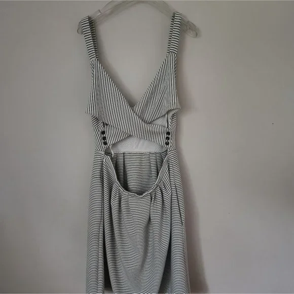*SOLD* ANTHRO | Postmark Mona Cross Back Dress striped cutout black white sz L - Picture 6 of 9